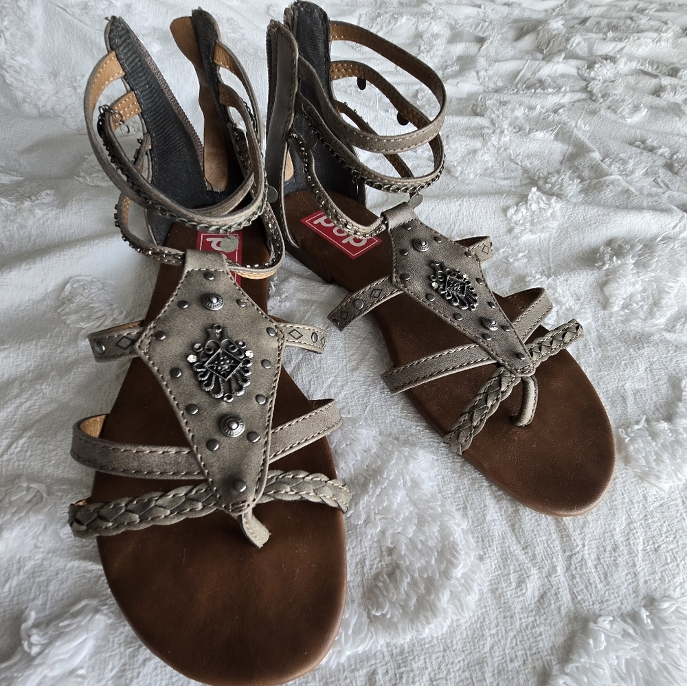 POP sandals